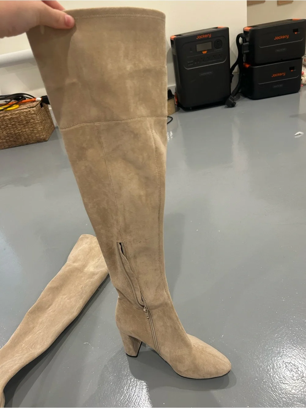 N/A elegant knee
